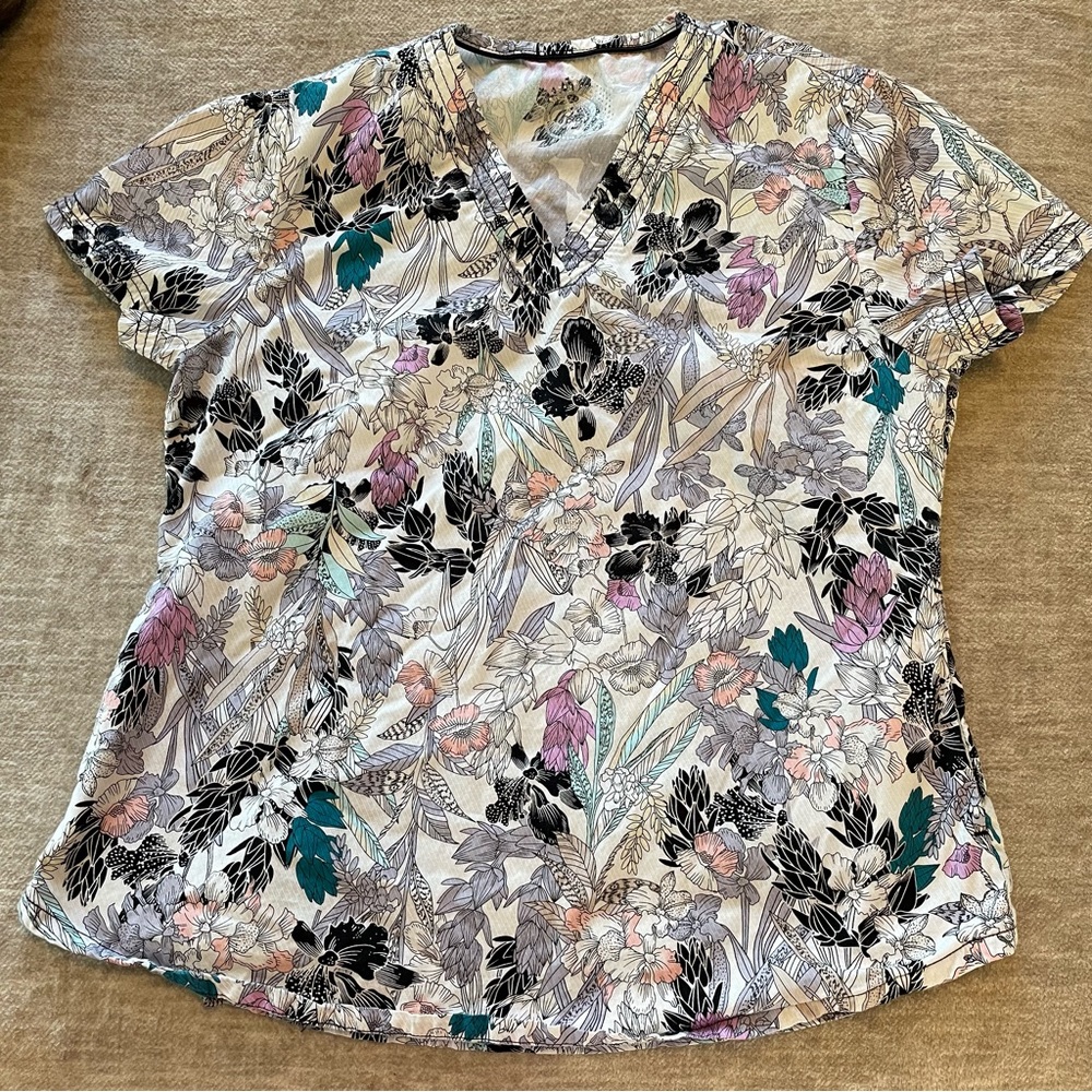 Medium scrub top